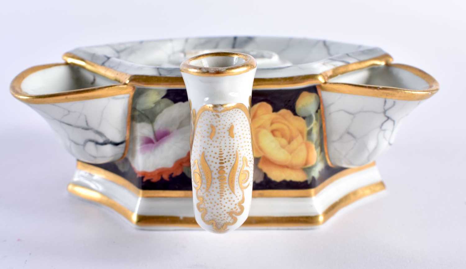 Early 19th century Flight Barr inkstand, cover and liner the curved front with roses, the top with a - Image 3 of 5
