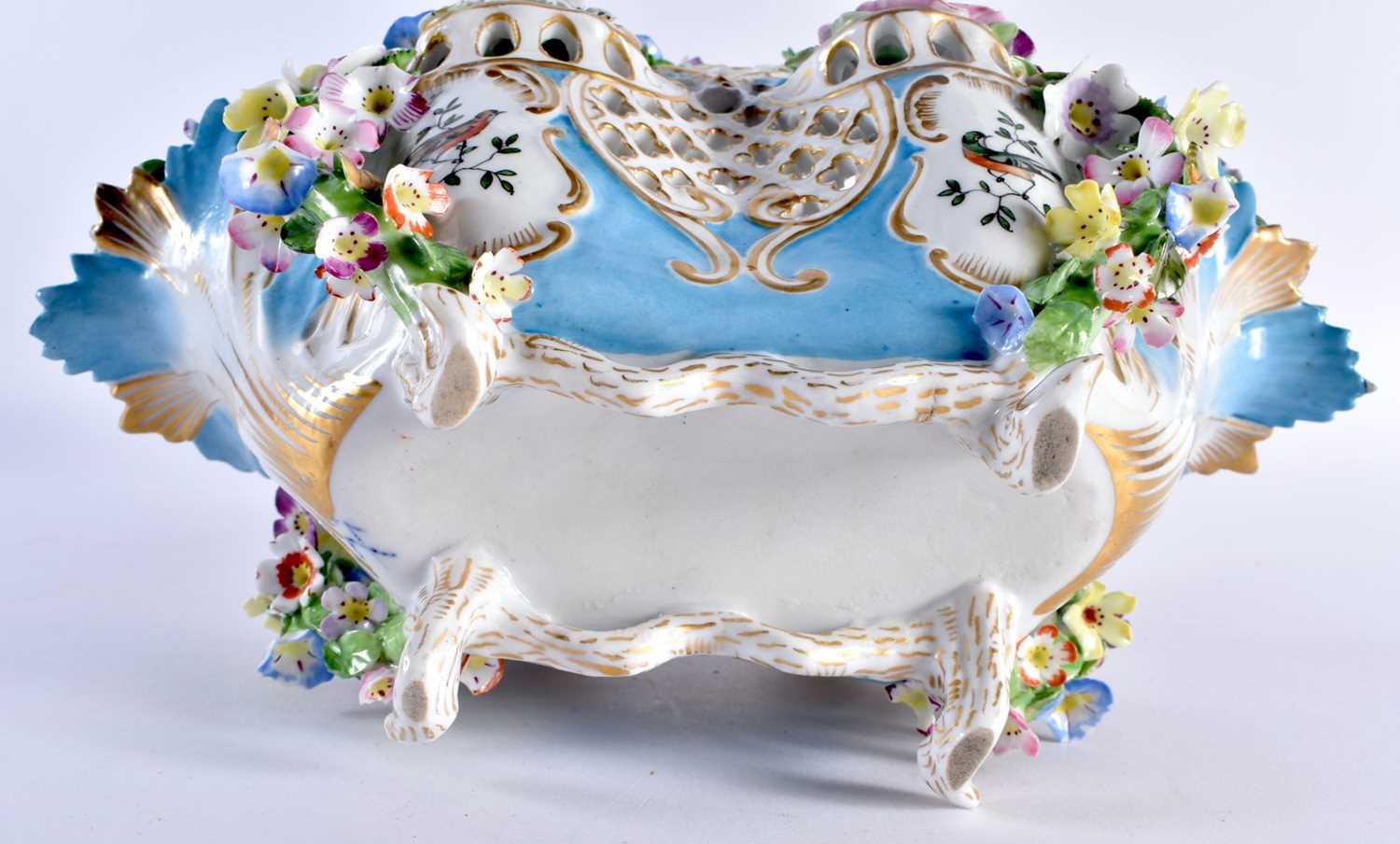 Mid 19th century beautiful English porcelain basket the pierced sides and over handle painted in - Image 5 of 12