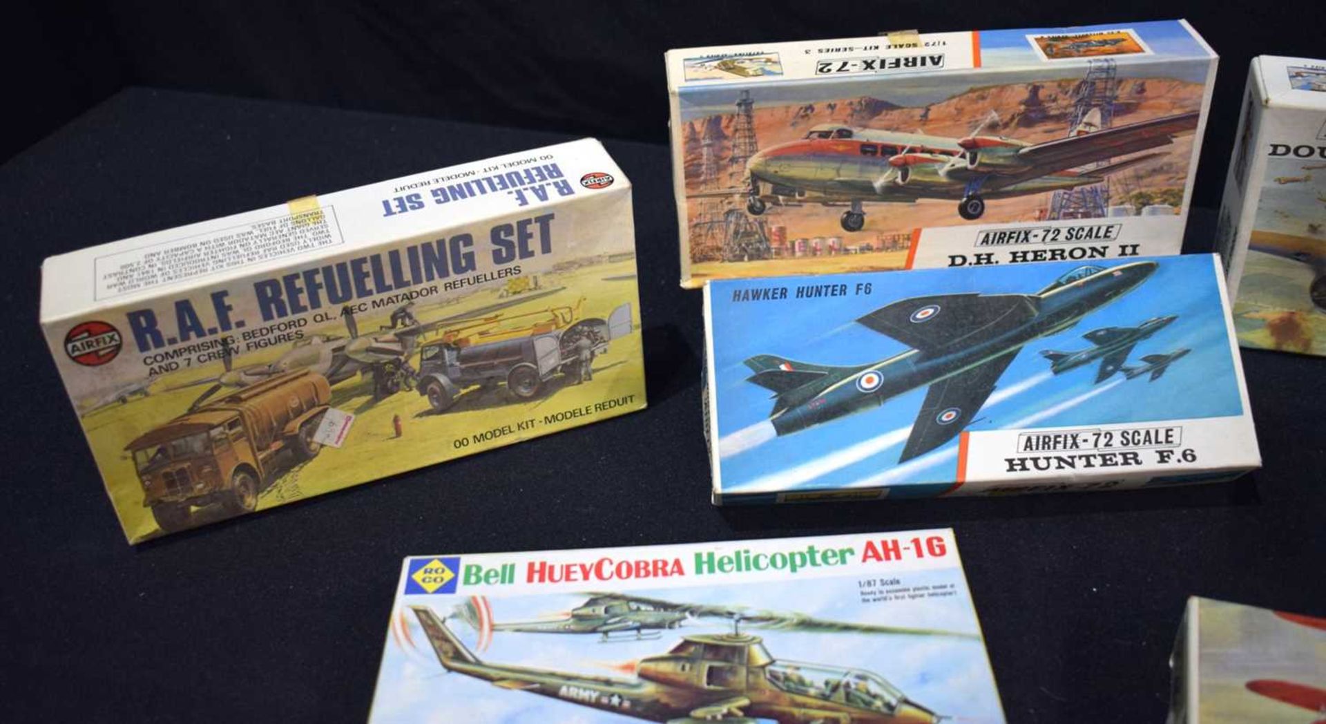 A collection of boxed vintage Airfix aircraft kits and military installations (18) - Image 2 of 7