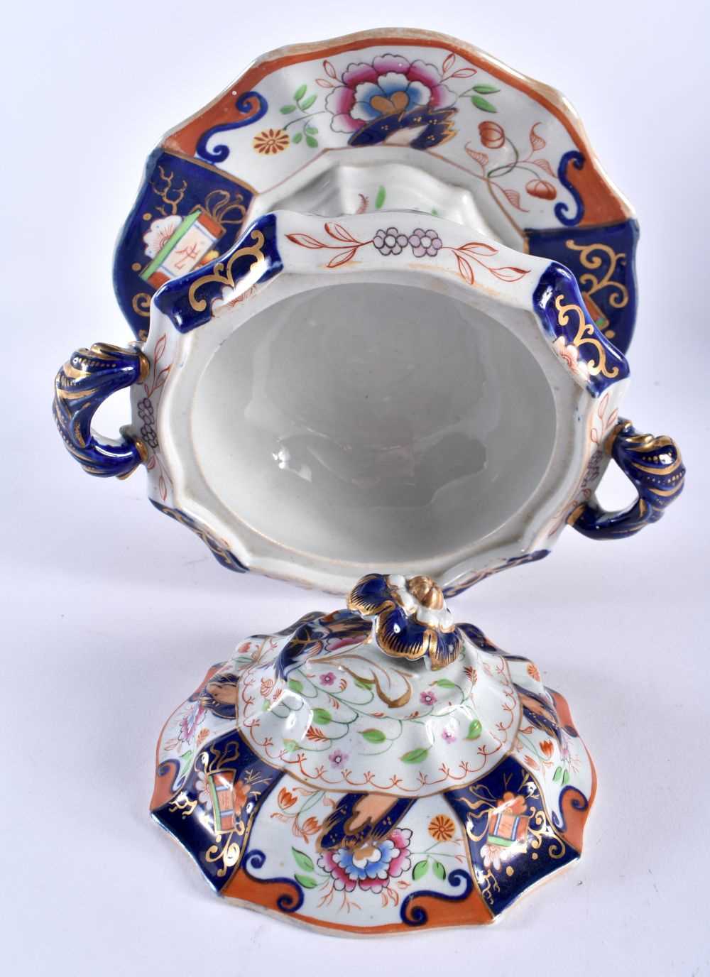 19th century English Ironstone tureen, cover and fixed stand painted in imari style colours - Image 4 of 5