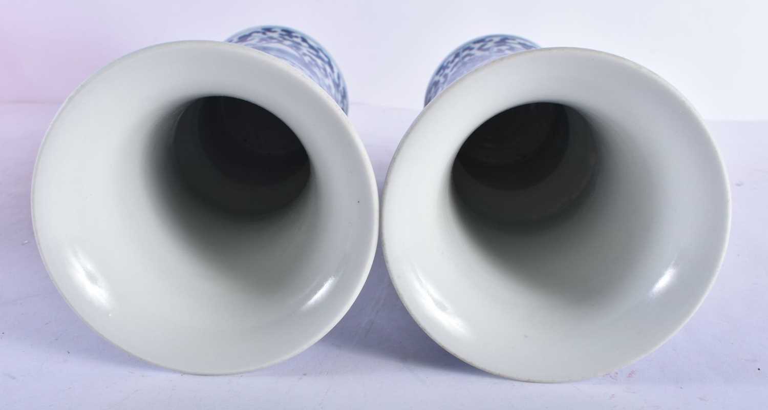 A PAIR OF 19TH CENTURY CHINESE BLUE AND WHITE PORCELAIN VASES Qing. 26 cm high. - Image 4 of 22