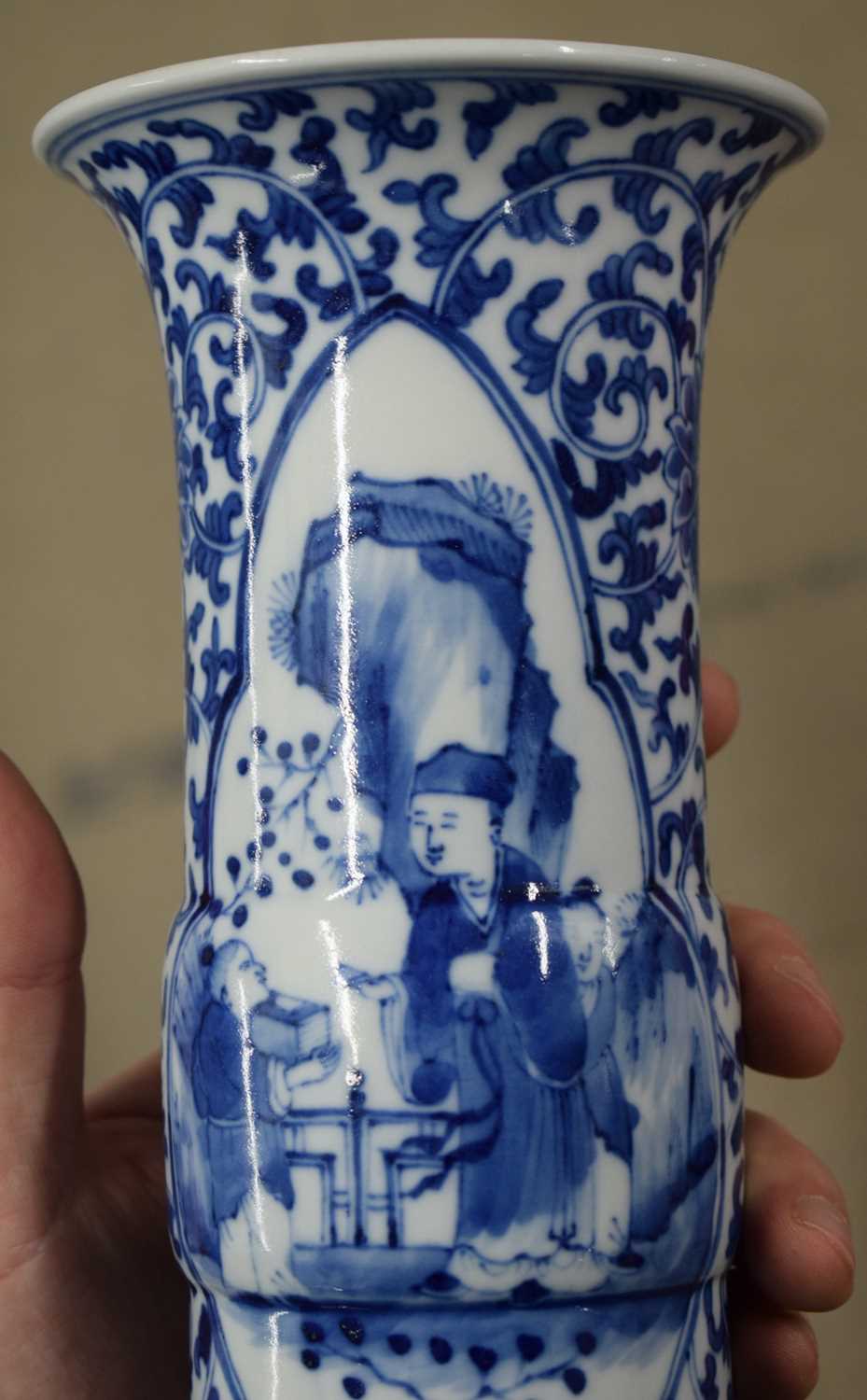A PAIR OF 19TH CENTURY CHINESE BLUE AND WHITE PORCELAIN VASES Qing. 26 cm high. - Image 7 of 22