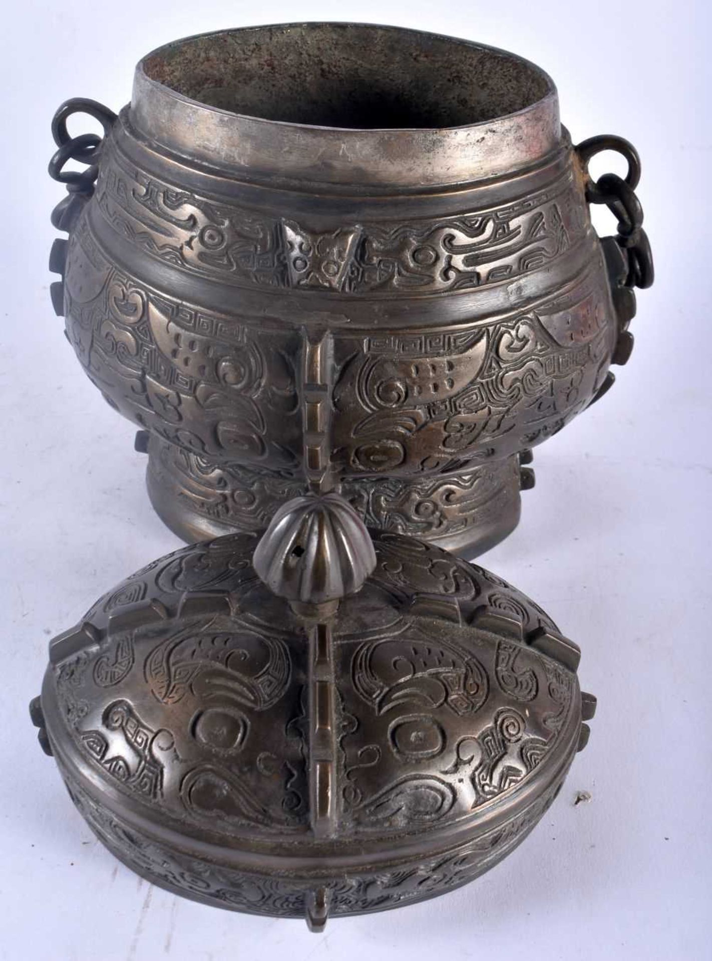 A LARGE LATE 19TH CENTURY CHINESE BRONZE ARCHAIC VESSEL AND COVER Late Qing, modelled with taotie - Image 3 of 5