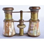 A PAIR OF MOTHER OF PEARL OPERA GLASSES. 7 cm x 9.5 cm extended.