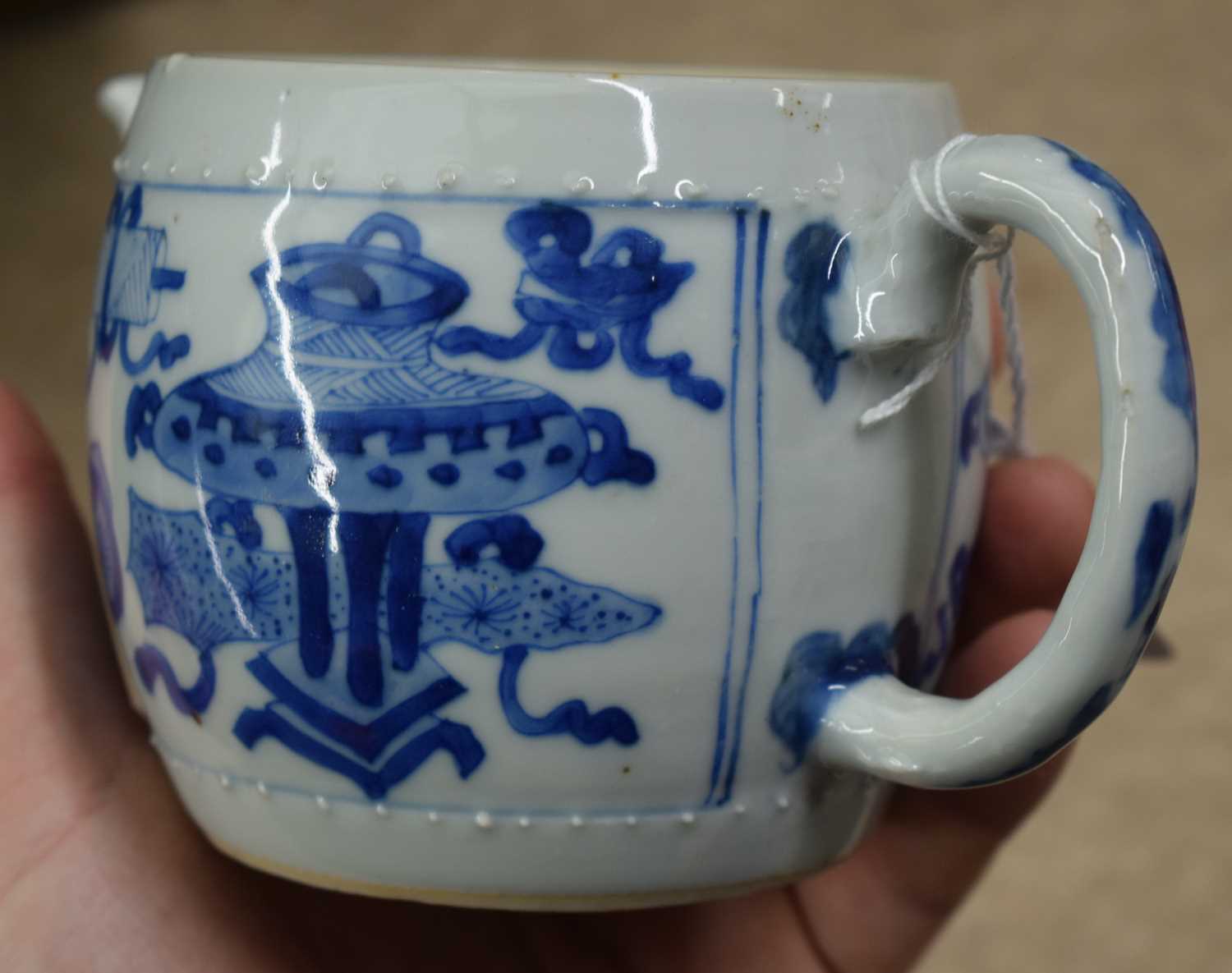 A GOOD 17TH CENTURY CHINESE BLUE AND WHITE PORCELAIN TEAPOT AND COVER Kangxi, of barrel form, - Image 9 of 16