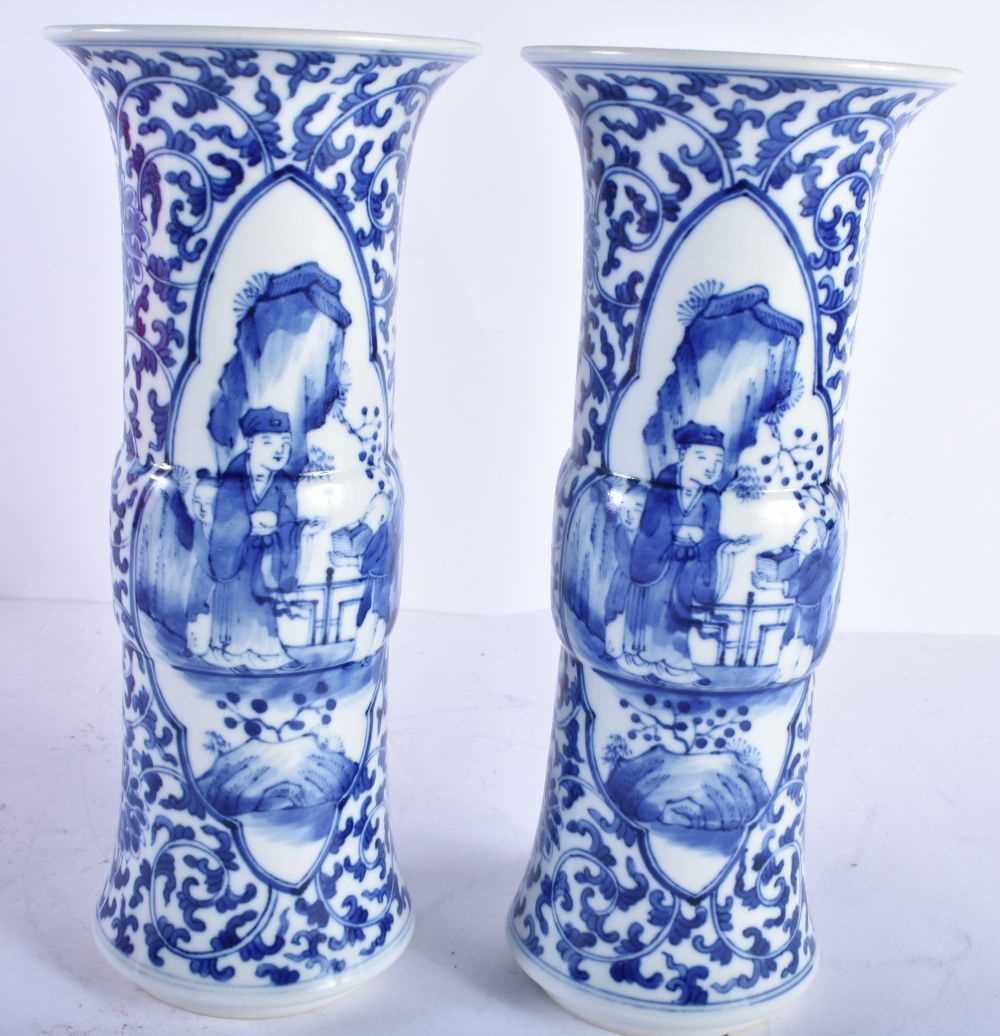 A PAIR OF 19TH CENTURY CHINESE BLUE AND WHITE PORCELAIN VASES Qing. 26 cm high. - Image 3 of 22