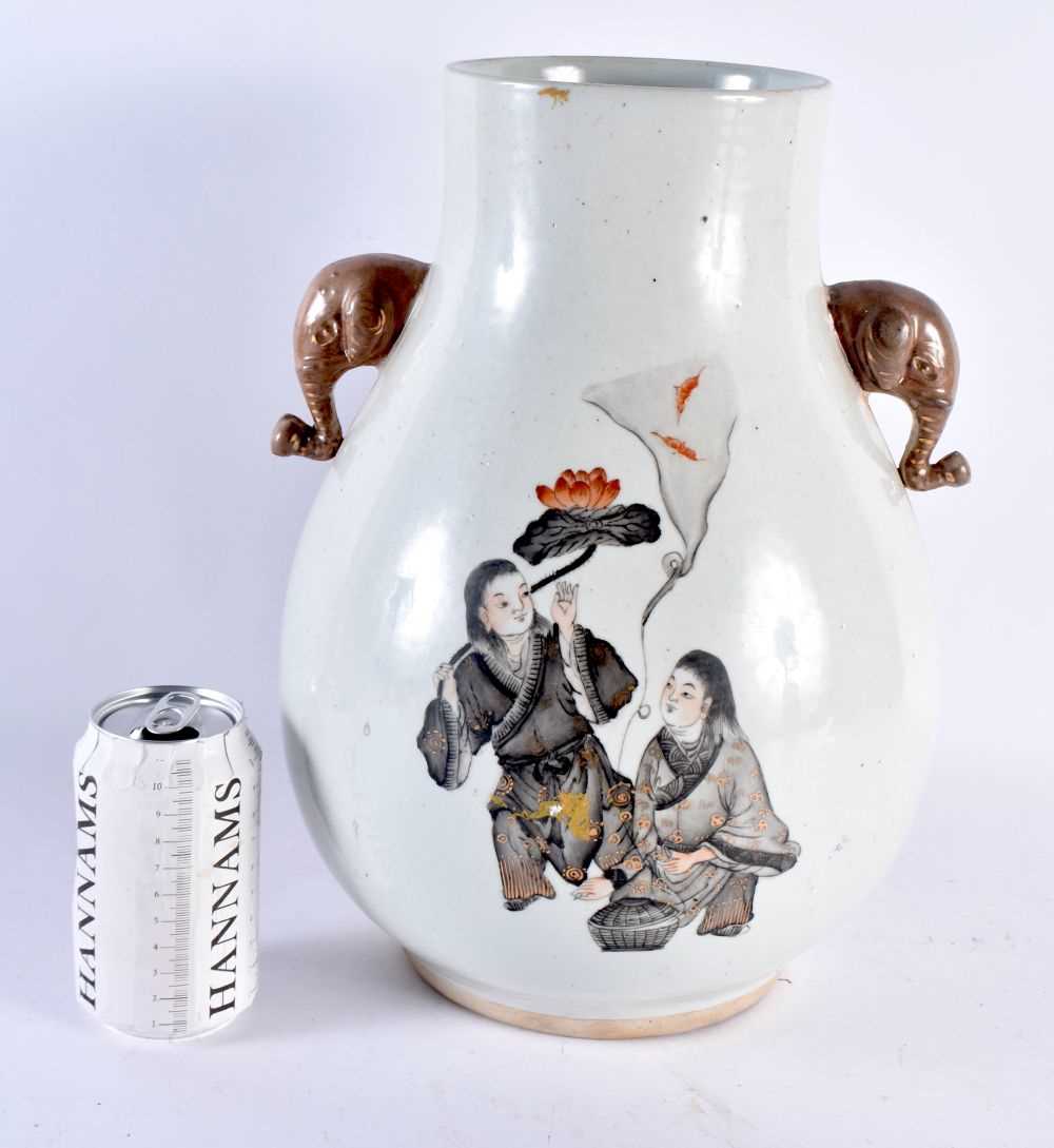 AN EARLY 20TH CENTURY CHINESE PORCELAIN HU VASE Late Qing/Republic. 35 cm high.