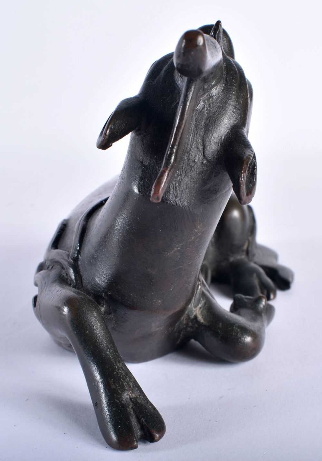 A 16TH/17TH CENTURY CHINESE BRONZE FIGURE OF A STYLISED BEAST Ming/Qing, modelled as a stylised - Image 3 of 14