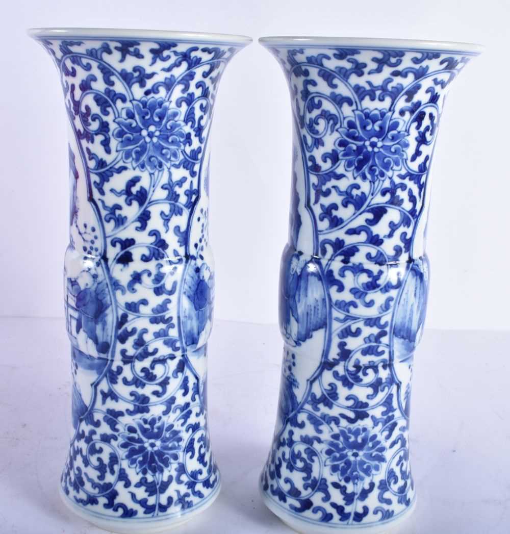 A PAIR OF 19TH CENTURY CHINESE BLUE AND WHITE PORCELAIN VASES Qing. 26 cm high. - Image 2 of 22