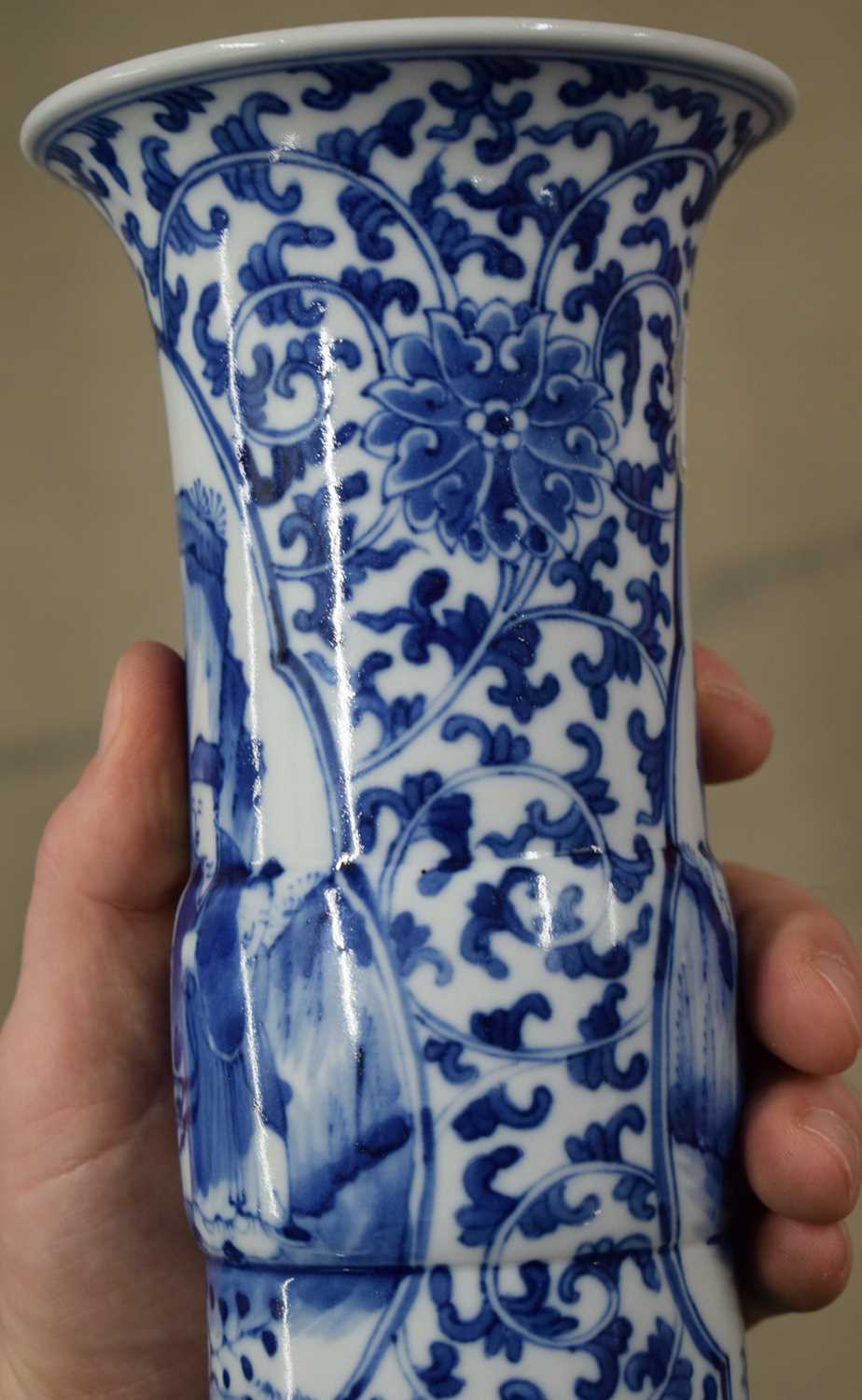 A PAIR OF 19TH CENTURY CHINESE BLUE AND WHITE PORCELAIN VASES Qing. 26 cm high. - Image 8 of 22