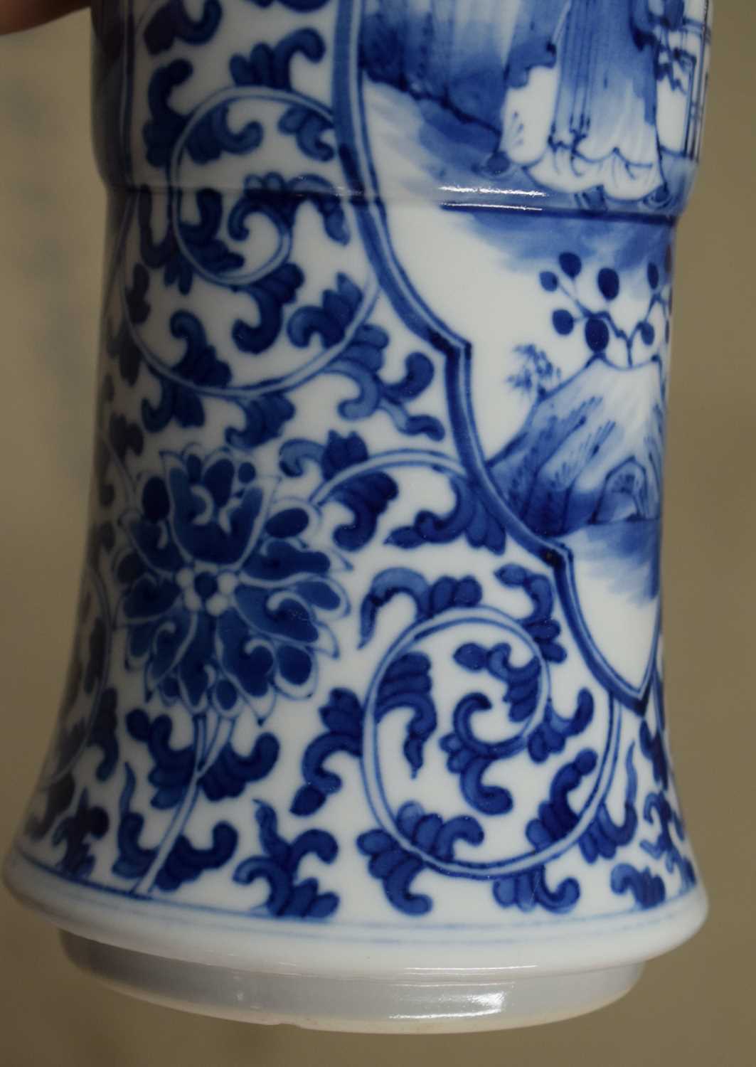 A PAIR OF 19TH CENTURY CHINESE BLUE AND WHITE PORCELAIN VASES Qing. 26 cm high. - Image 21 of 22