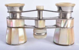 A PAIR OF MOTHER OF PEARL OPERA GLASSES. 5 cm x 9 cm extended.