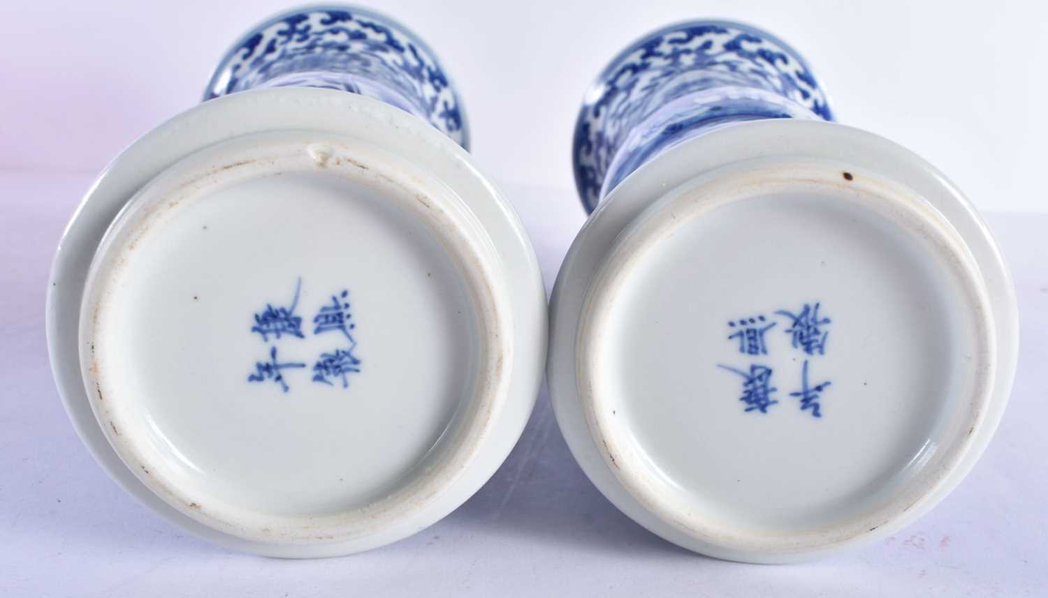 A PAIR OF 19TH CENTURY CHINESE BLUE AND WHITE PORCELAIN VASES Qing. 26 cm high. - Image 5 of 22