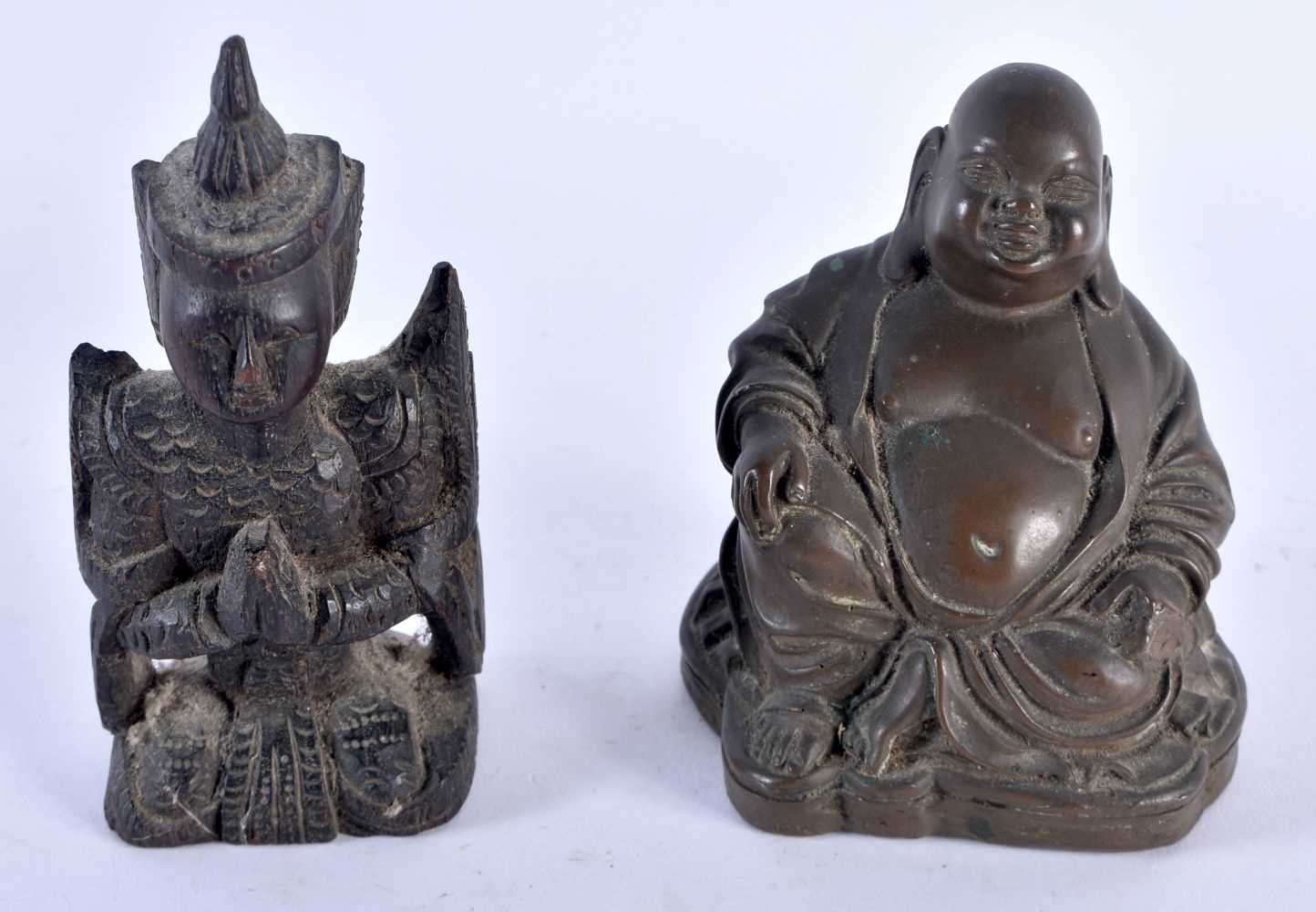 A GROUP OF CHINESE AND TIBETAN ITEMS. Largest 17 cm high. (5) - Image 4 of 9