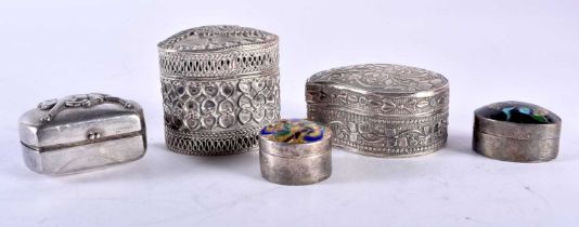 Five Silver Pill Boxes. Stamped 925 and 800. Largest 3.8 cm x 3.7cm x 3.1cm, total weight 102g (5)