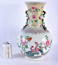 A LARGE EARLY 20TH CENTURY CHINESE FAMILLE ROSE TWIN HANDLED PORCELAIN VASE Late Qing/Republic,