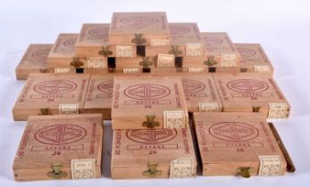 A LARGE COLLECTION OF HAVANA CUBAN CIGARS. (qty)