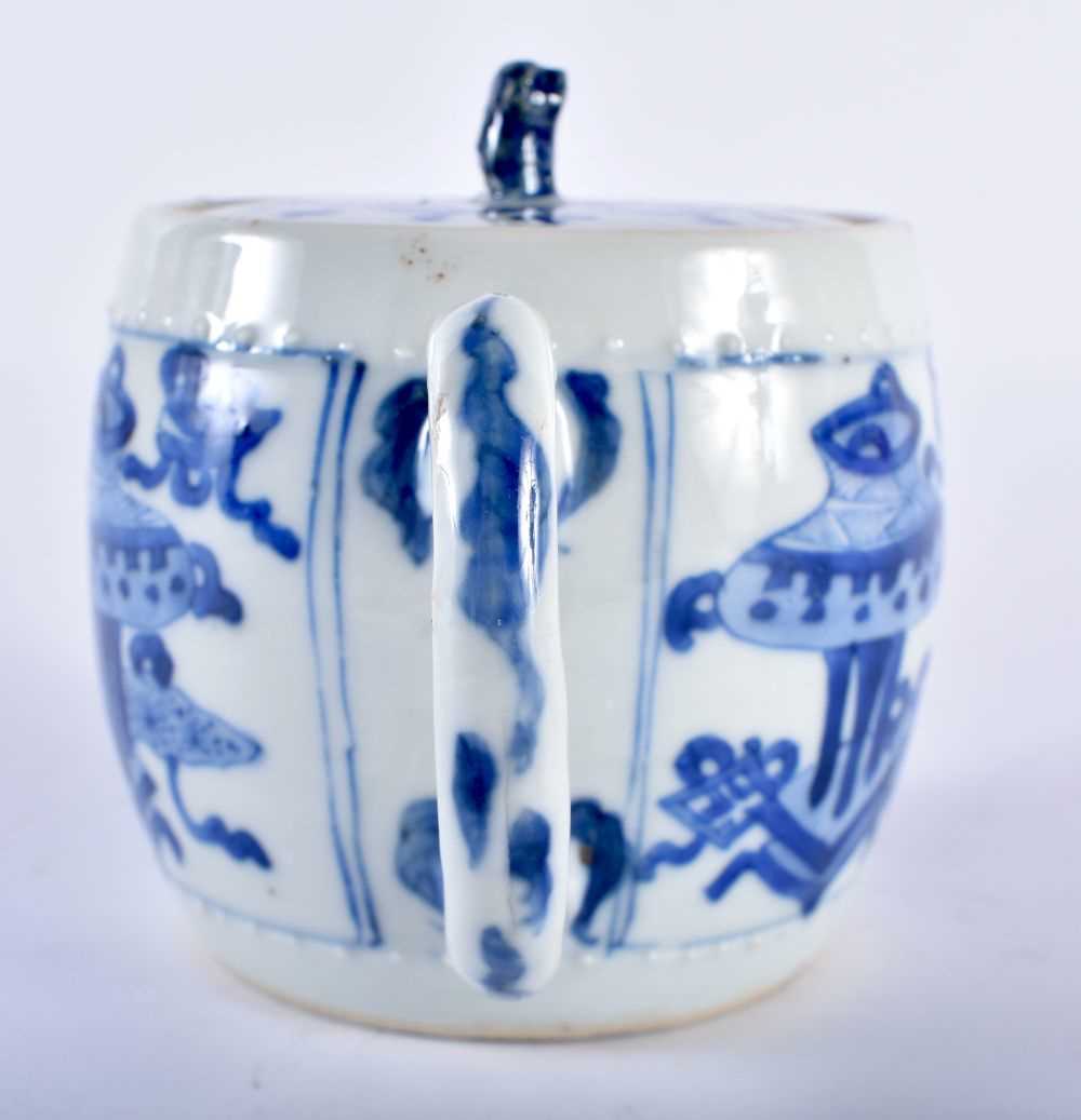 A GOOD 17TH CENTURY CHINESE BLUE AND WHITE PORCELAIN TEAPOT AND COVER Kangxi, of barrel form, - Image 2 of 16