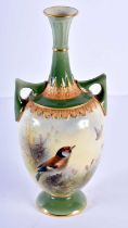A ROYAL WORCESTER TWIN HANDLED PORCELAIN VASE painted with a bird by Ernest Barket. 21 cm high.
