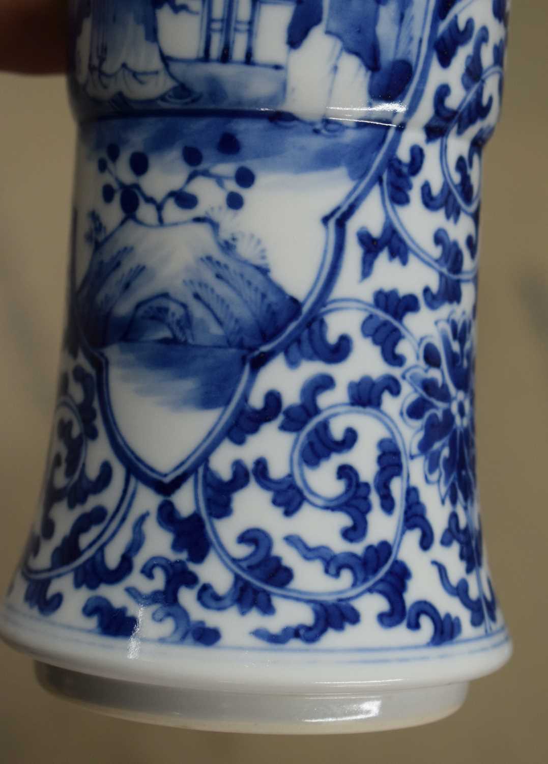 A PAIR OF 19TH CENTURY CHINESE BLUE AND WHITE PORCELAIN VASES Qing. 26 cm high. - Image 13 of 22