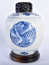 A 17TH CENTURY CHINESE BLUE AND WHITE PORCELAIN GINGER JAR AND COVER Kangxi, painted with stylised