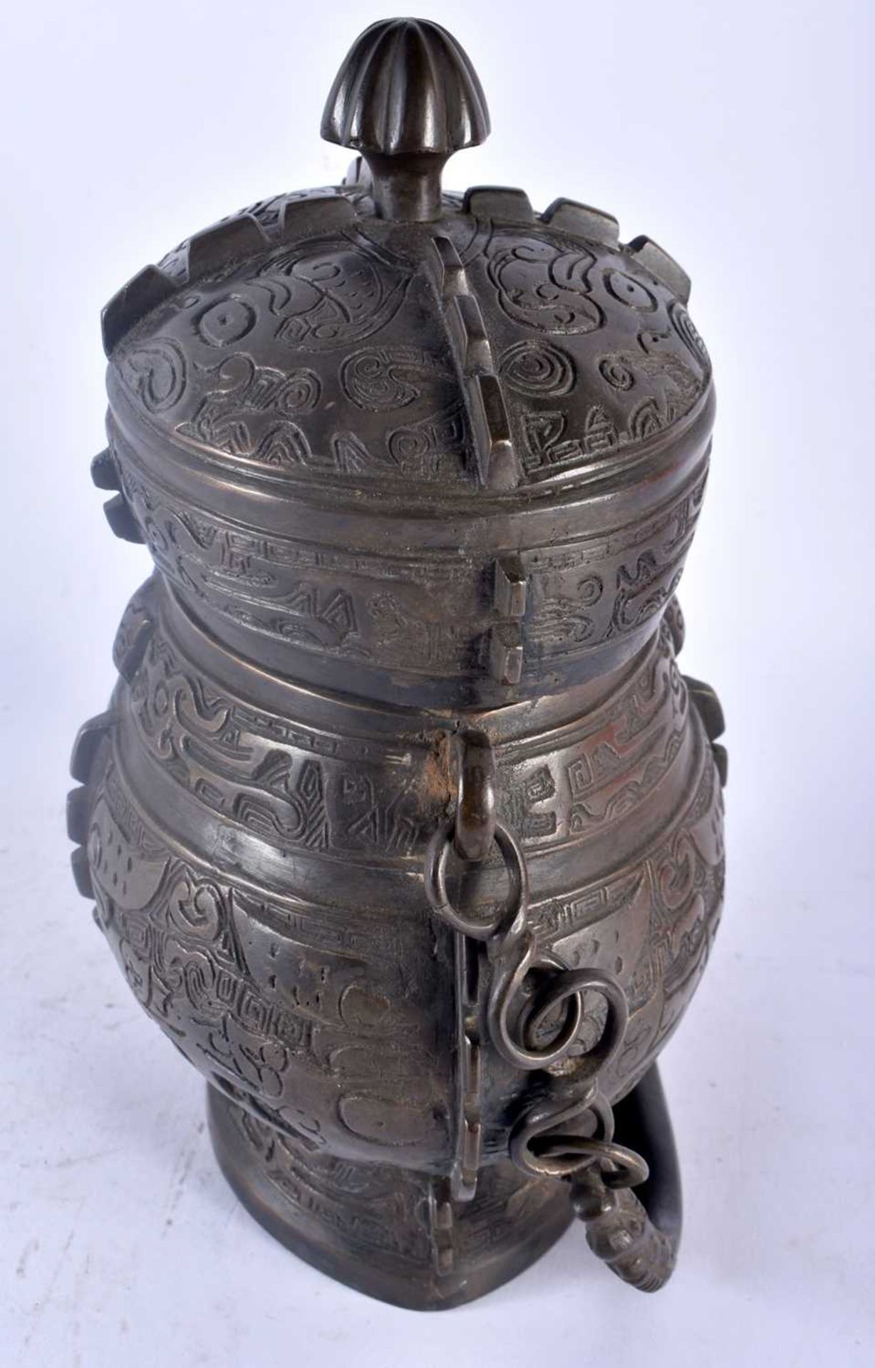 A LARGE LATE 19TH CENTURY CHINESE BRONZE ARCHAIC VESSEL AND COVER Late Qing, modelled with taotie - Image 2 of 5