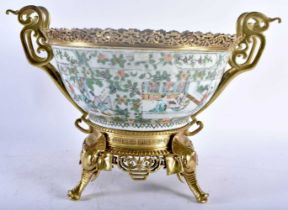 A LARGE 19TH CENTURY CHINESE FAMILLE VERTE TWIN HANDLED PORCELAIN COUNTRY HOUSE BOWL Qing, with
