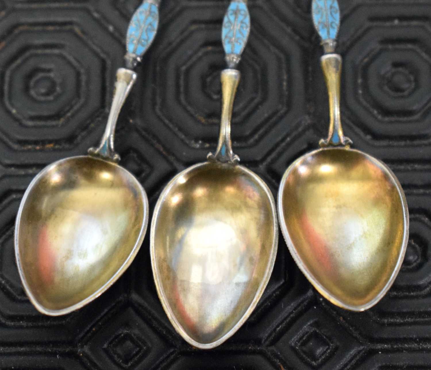 A SET OF SIX CONTINENTAL SILVER AND ENAMEL SPOONS. 52 grams. 9.5 cm long. (6) - Image 12 of 17