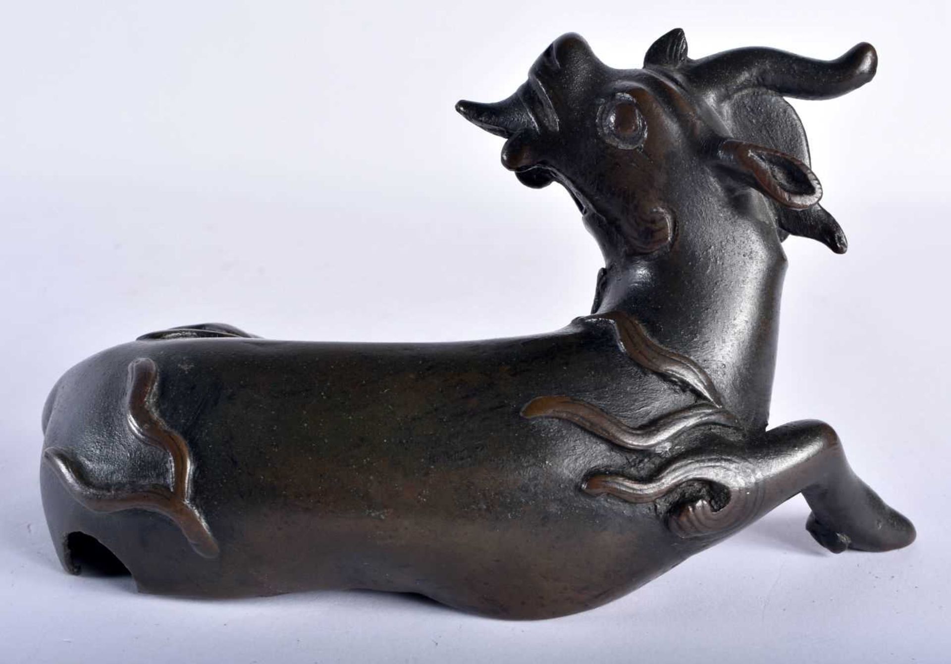 A 16TH/17TH CENTURY CHINESE BRONZE FIGURE OF A STYLISED BEAST Ming/Qing, modelled as a stylised - Image 4 of 14