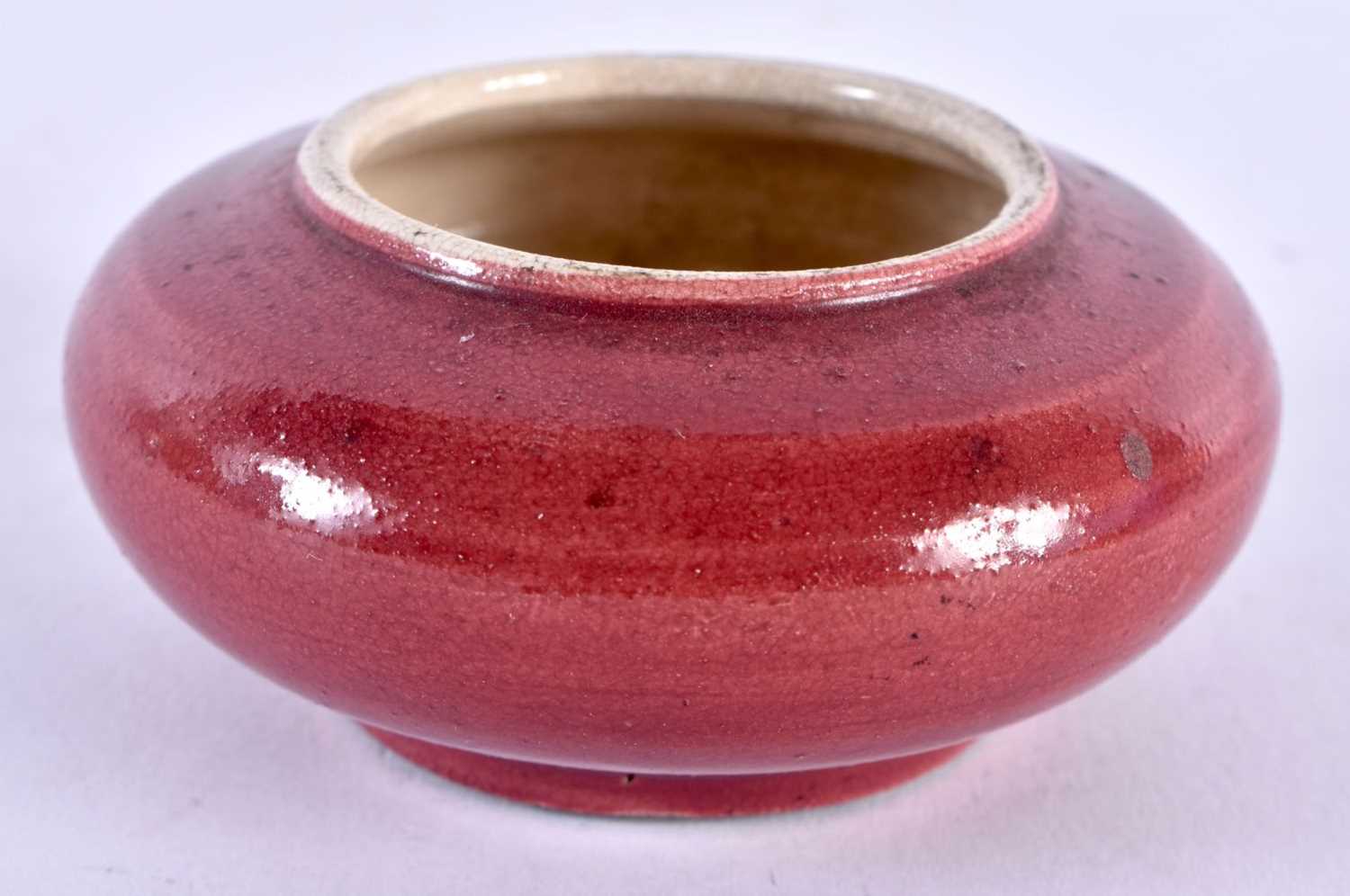 AN EARLY 20TH CENTURY CHINESE RED GLAZED BRUSH WASHER etc. Largest 11 cm high. (3) - Image 5 of 11