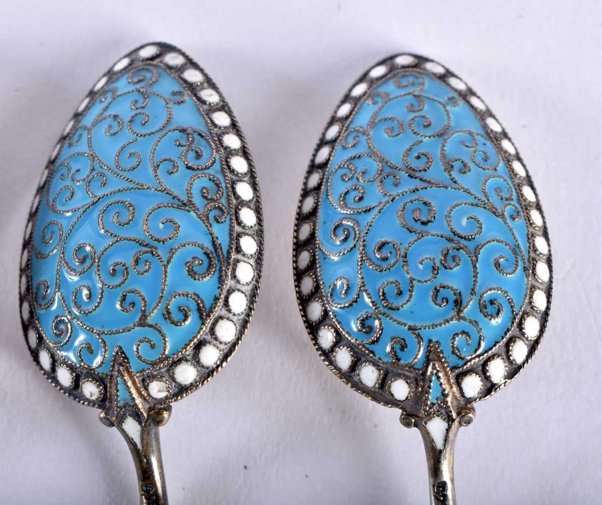 A SET OF SIX CONTINENTAL SILVER AND ENAMEL SPOONS. 52 grams. 9.5 cm long. (6) - Image 2 of 17