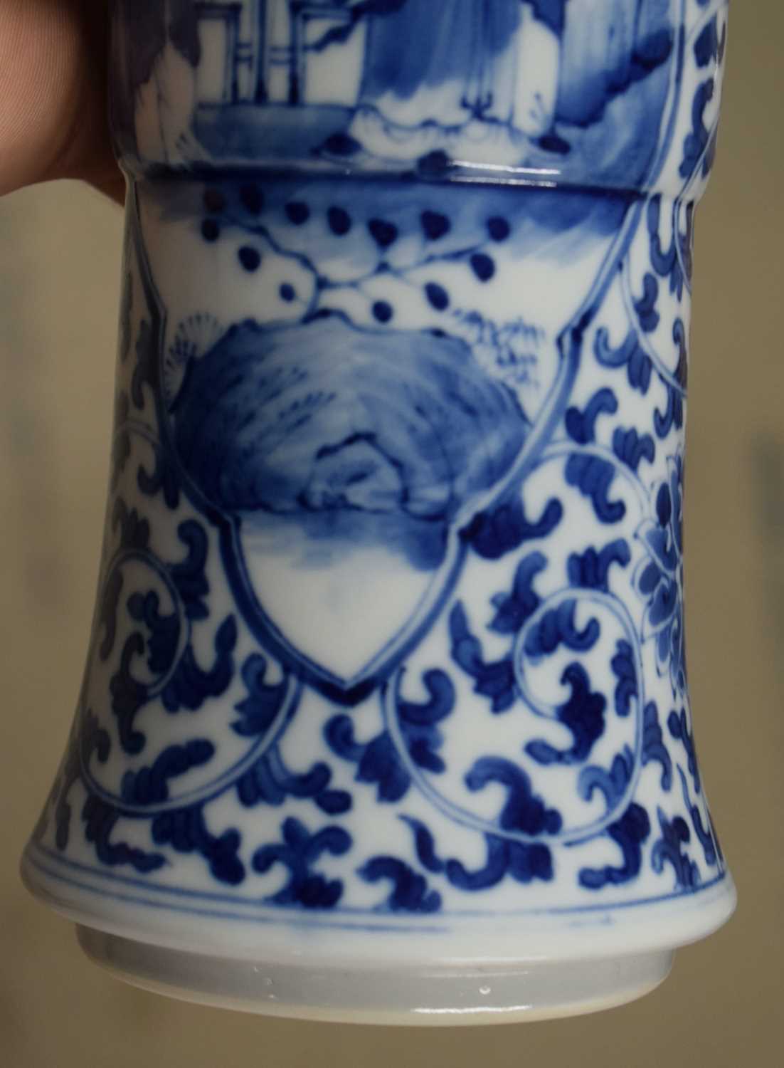 A PAIR OF 19TH CENTURY CHINESE BLUE AND WHITE PORCELAIN VASES Qing. 26 cm high. - Image 10 of 22