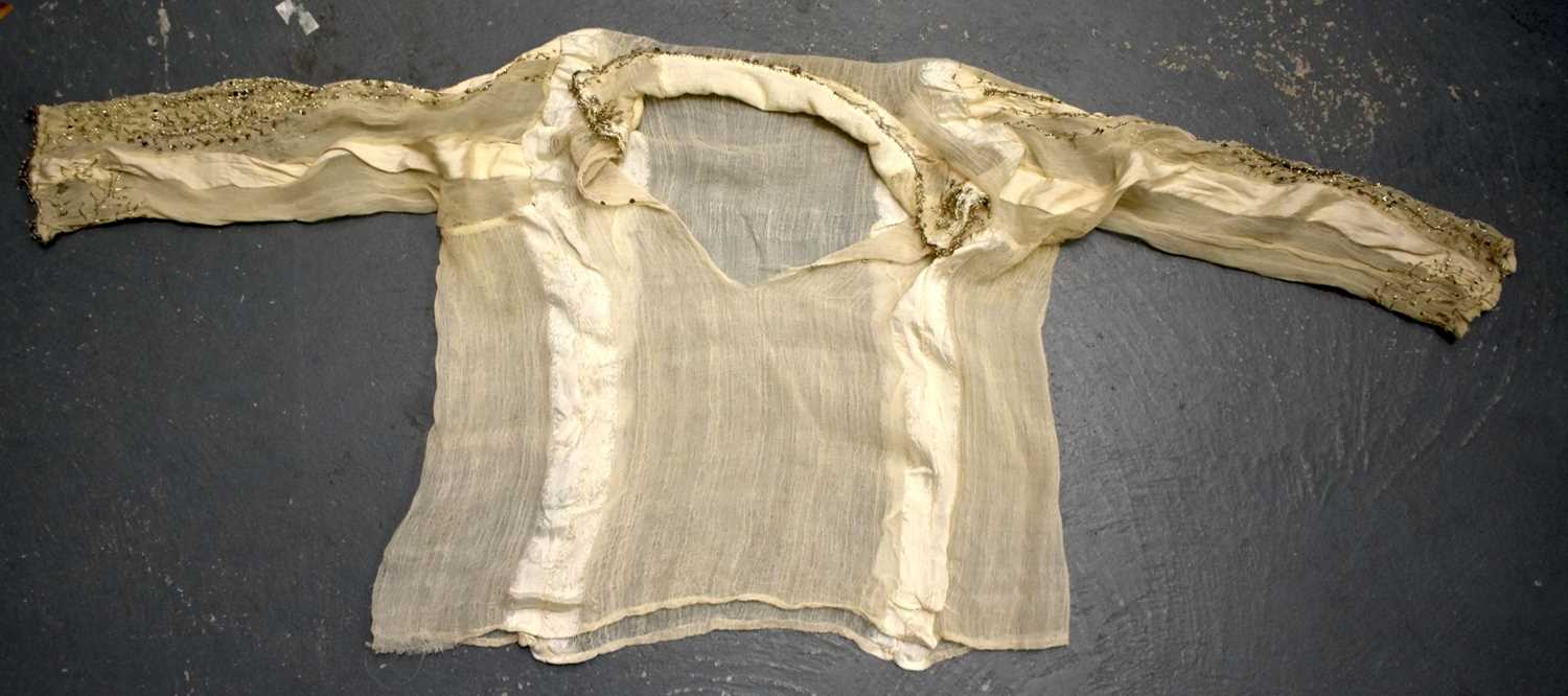 A 19TH CENTURY MIDDLE EASTERN TURKISH OTTOMAN SILK JACKET with silk inner liner (2) 45 cm wide ( - Image 18 of 24