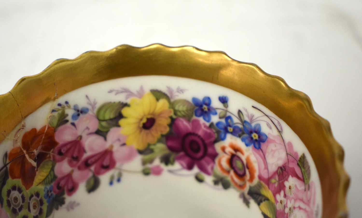 THREE EARLY 19TH CENTURY CHAMBERLAINS WORCESTER PORCELAIN CUPS AND SAUCERS painted with armorials - Image 30 of 31