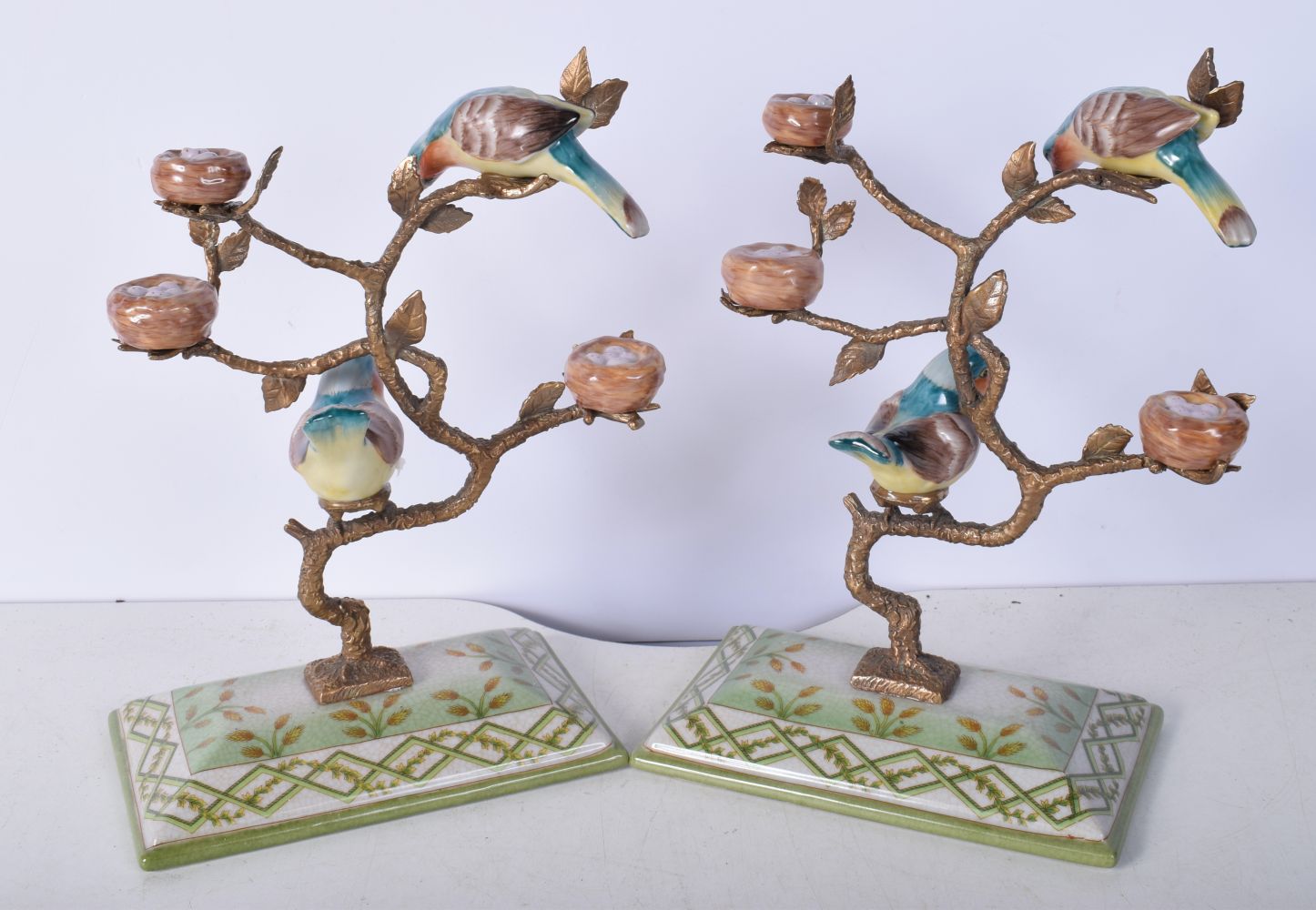 A pair of gilt metal and porcelain birds ornaments 26 x 19 cm (2). - Image 7 of 8