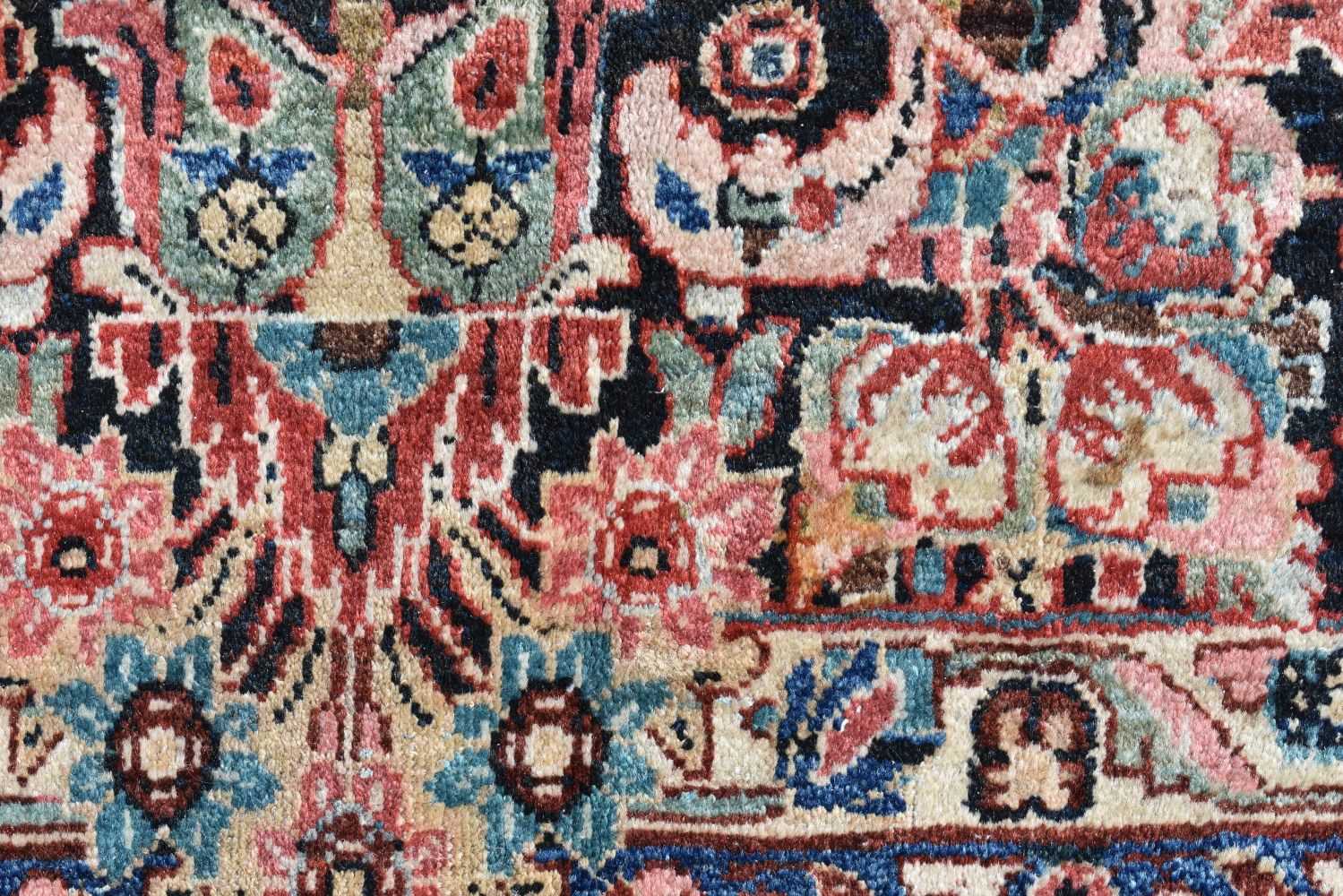 A Persian Sarouk rug 367 x 267 cm - Image 10 of 18