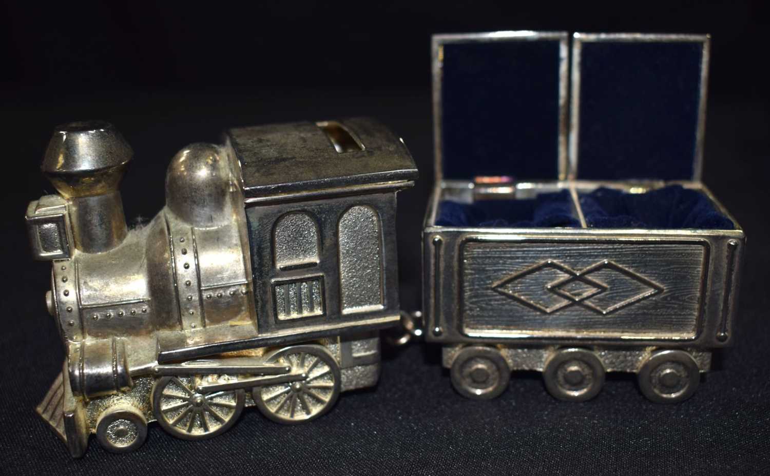 A pair of cased silver plate brushes together with a quantity of plated Christening ware largest 6. - Bild 5 aus 10