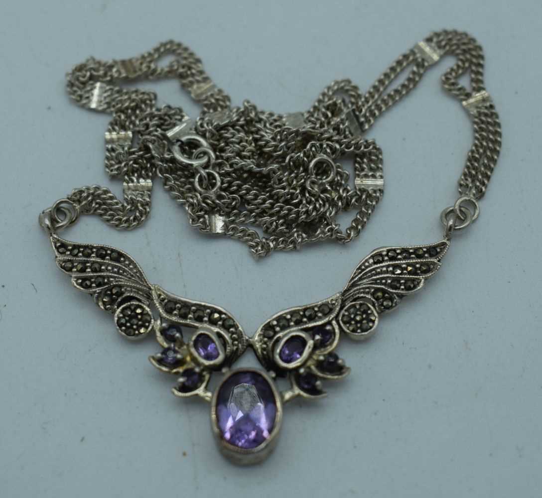 A SILVER NECKLACE. 14 grams. Chain 47 cm long, pendant 5.25cm x 3 cm.