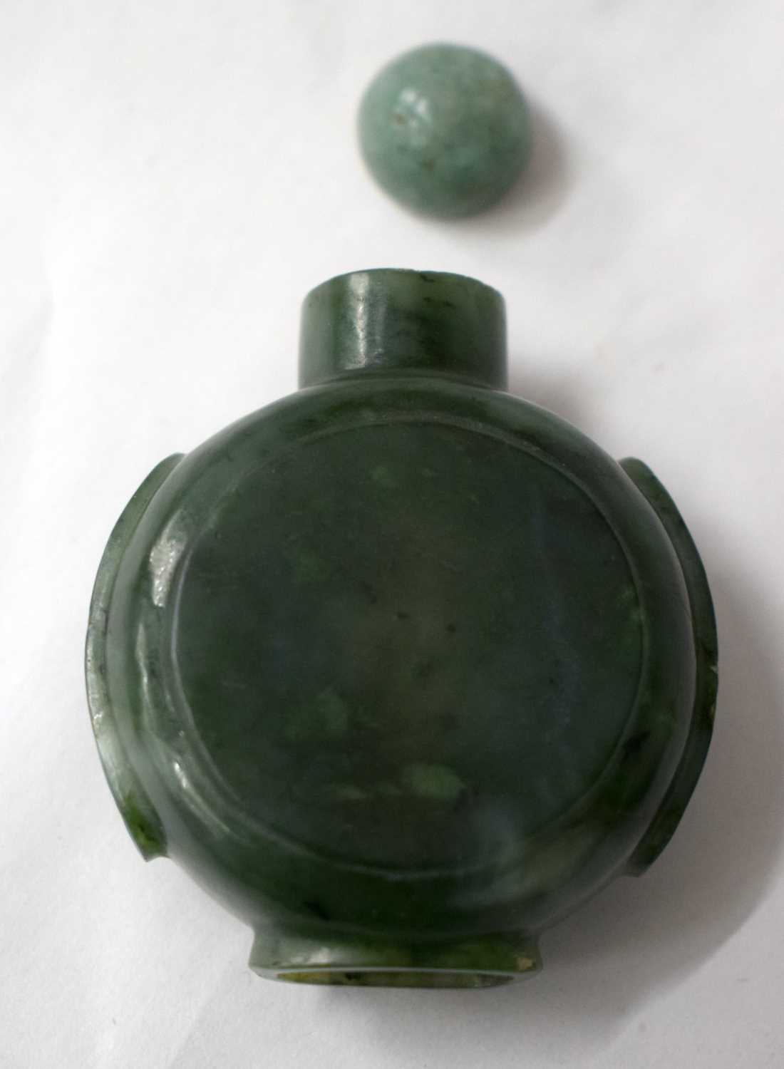 A 19TH CENTURY CHINESE CARVED SPINACH JADE SNUFF BOTTLE AND STOPPER Qing. 6 cm x 4.25cm. - Image 8 of 17