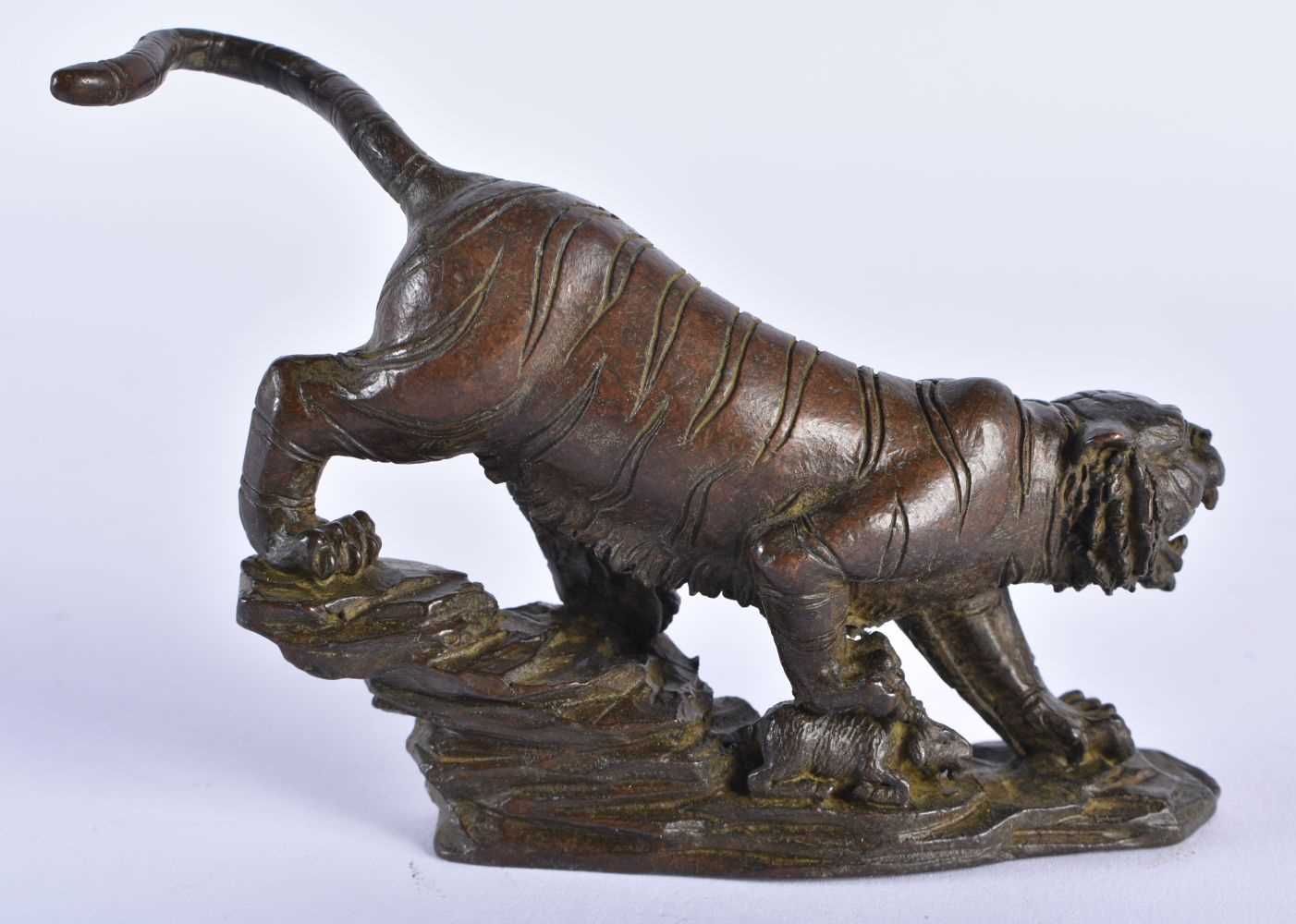 A JAPANESE BRONZE TIGER OKIMONO. 12 cm long. - Image 3 of 6