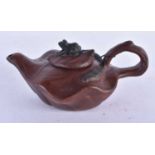 A CHINESE YIXING POTTERY TEAPOT AND COVER 20th Century. 14.5 cm wide.