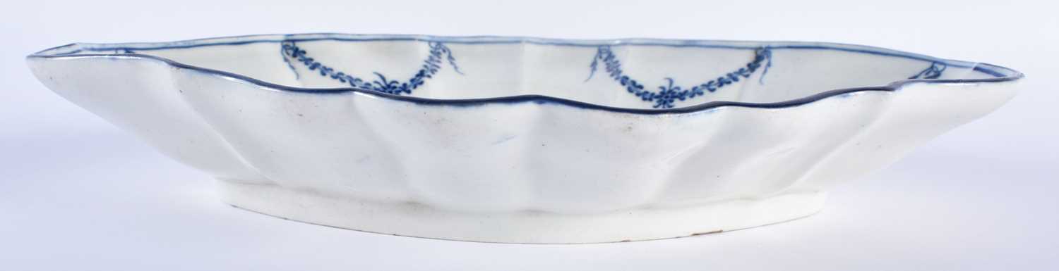 A LARGE 18TH CENTURY CAUGHLEY BLUE AND WHITE PORCELAIN DISH bearing unusual impressed Salopian marks - Image 3 of 3