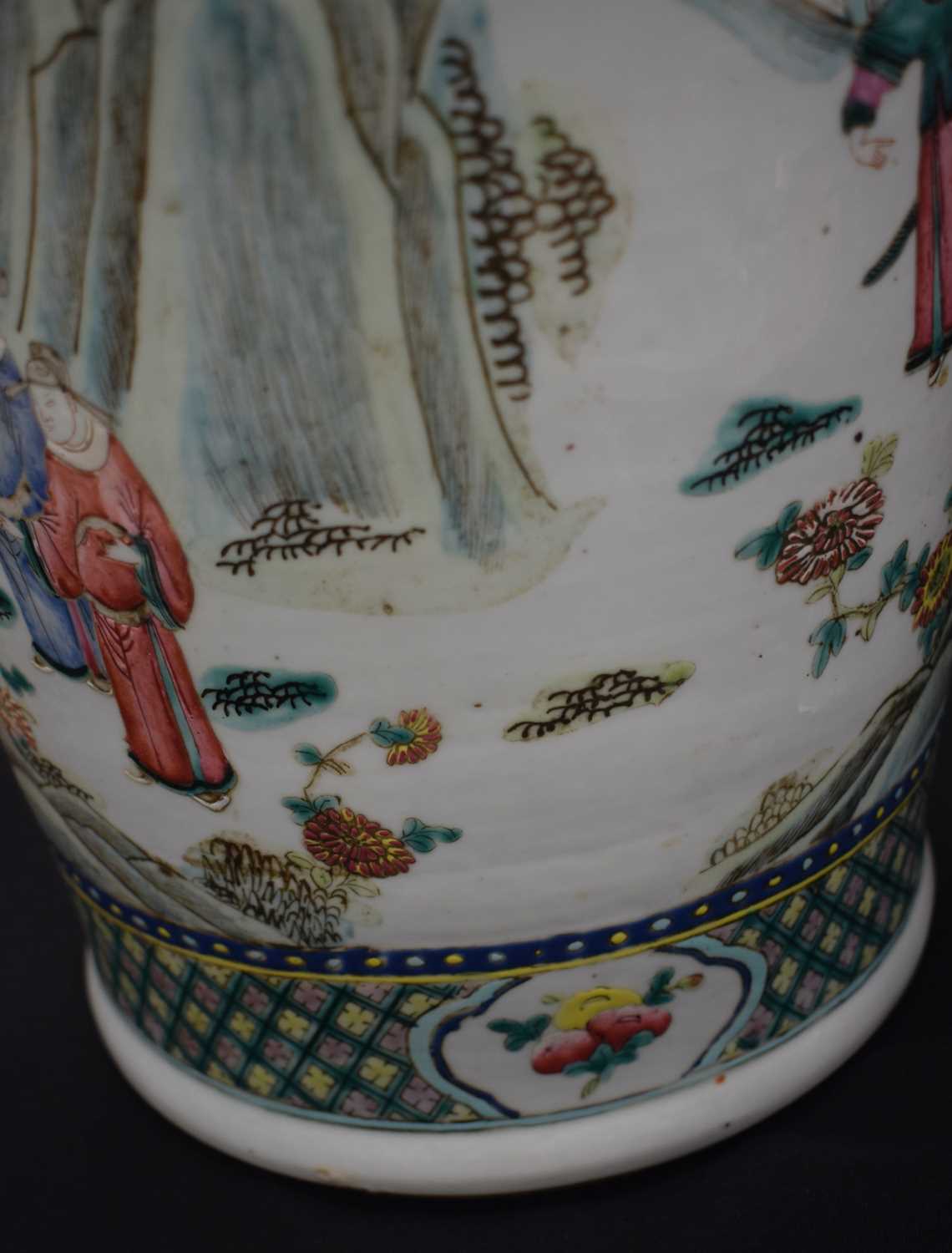 A LARGE 19TH CENTURY CHINESE CANTON FAMILLE ROSE TWIN HANDLED VASE Qing. 57 cm high. - Image 13 of 32