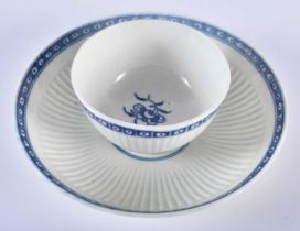 AN 18TH CENTURY WORCESTER BLUE AND WHITE PORCELAIN TEABOWL AND SAUCER painted with floral sprigs