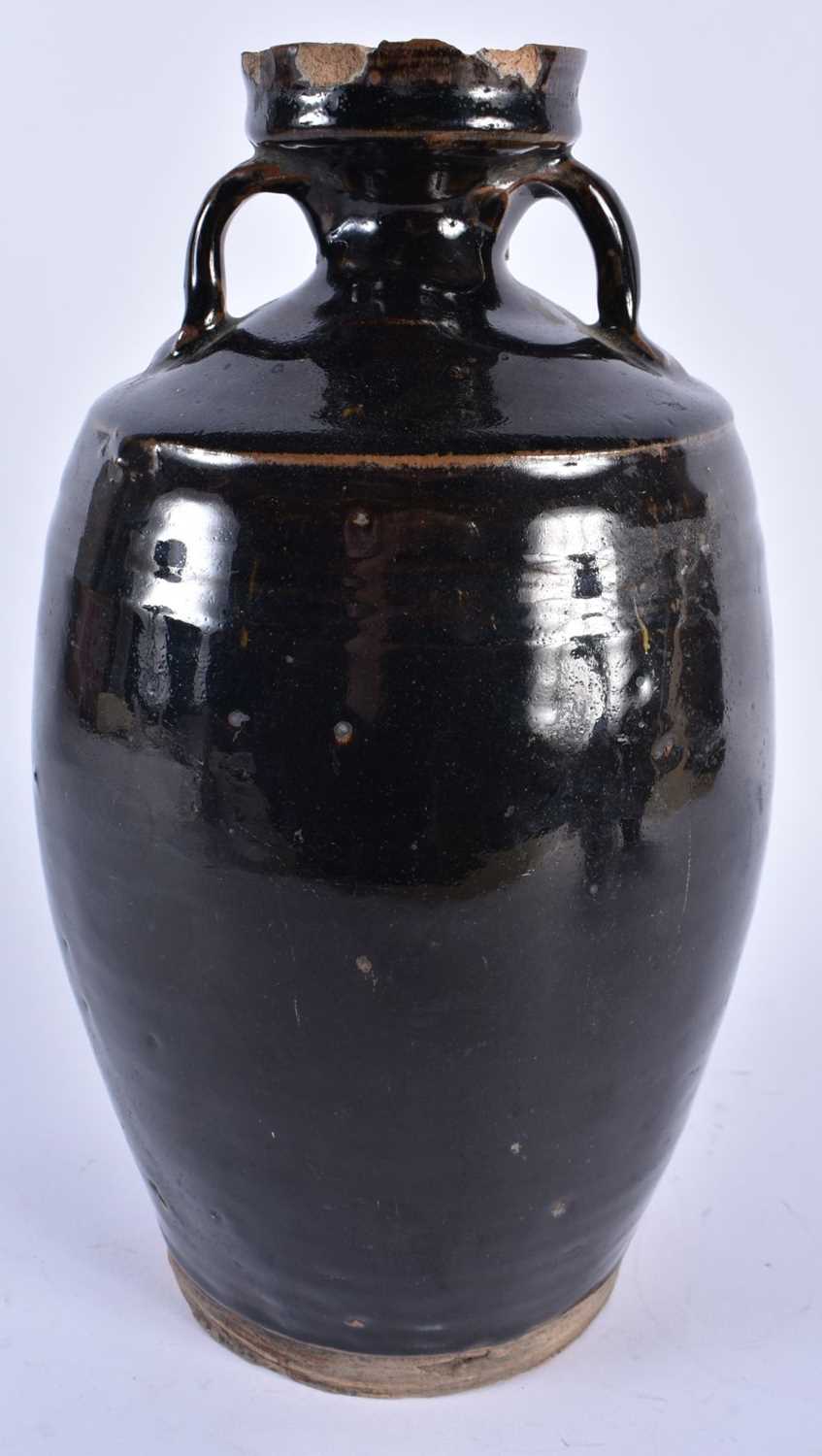 A 16TH/17TH CENTURY CHINESE TWIN HANDLED POTTERY VASE King. 29 cm x 14 cm. - Image 3 of 5