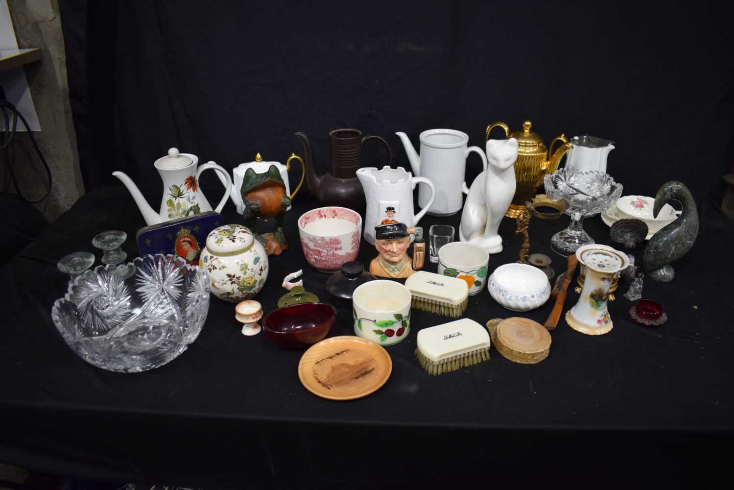 A collection of Glass and Ceramics etc (Qty). - Image 2 of 12