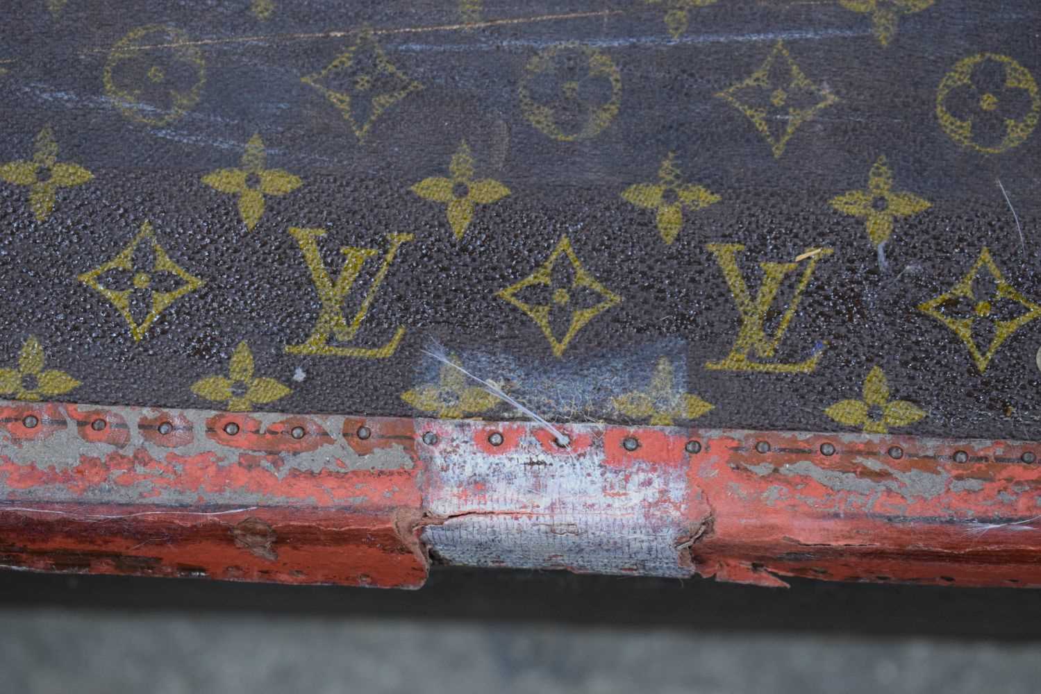 A Louis Vuitton suitcase 22 x 70 x 47 cm. - Image 9 of 20