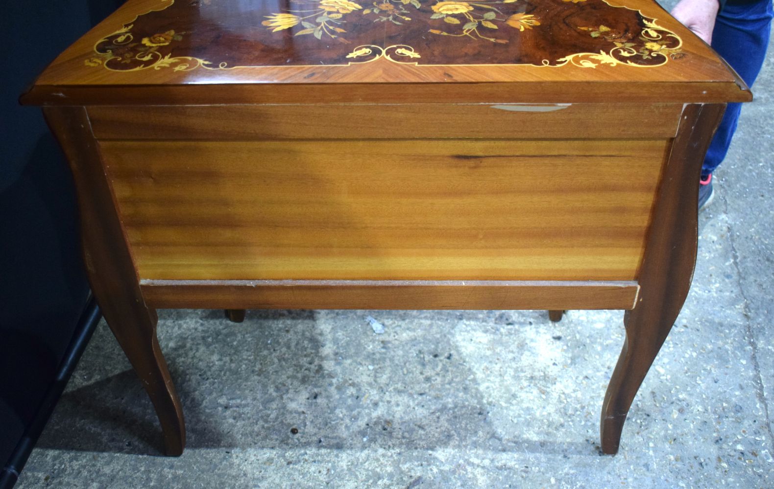 A baroque style inlaid 2 drawer table together with a smaller inlaid table 68 x 78 cm. - Image 12 of 14
