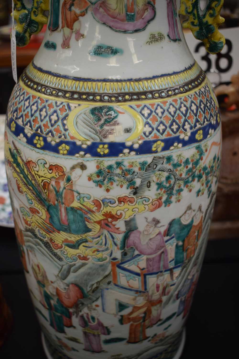 A LARGE 19TH CENTURY CHINESE CANTON FAMILLE ROSE TWIN HANDLED VASE Qing. 57 cm high. - Image 9 of 32