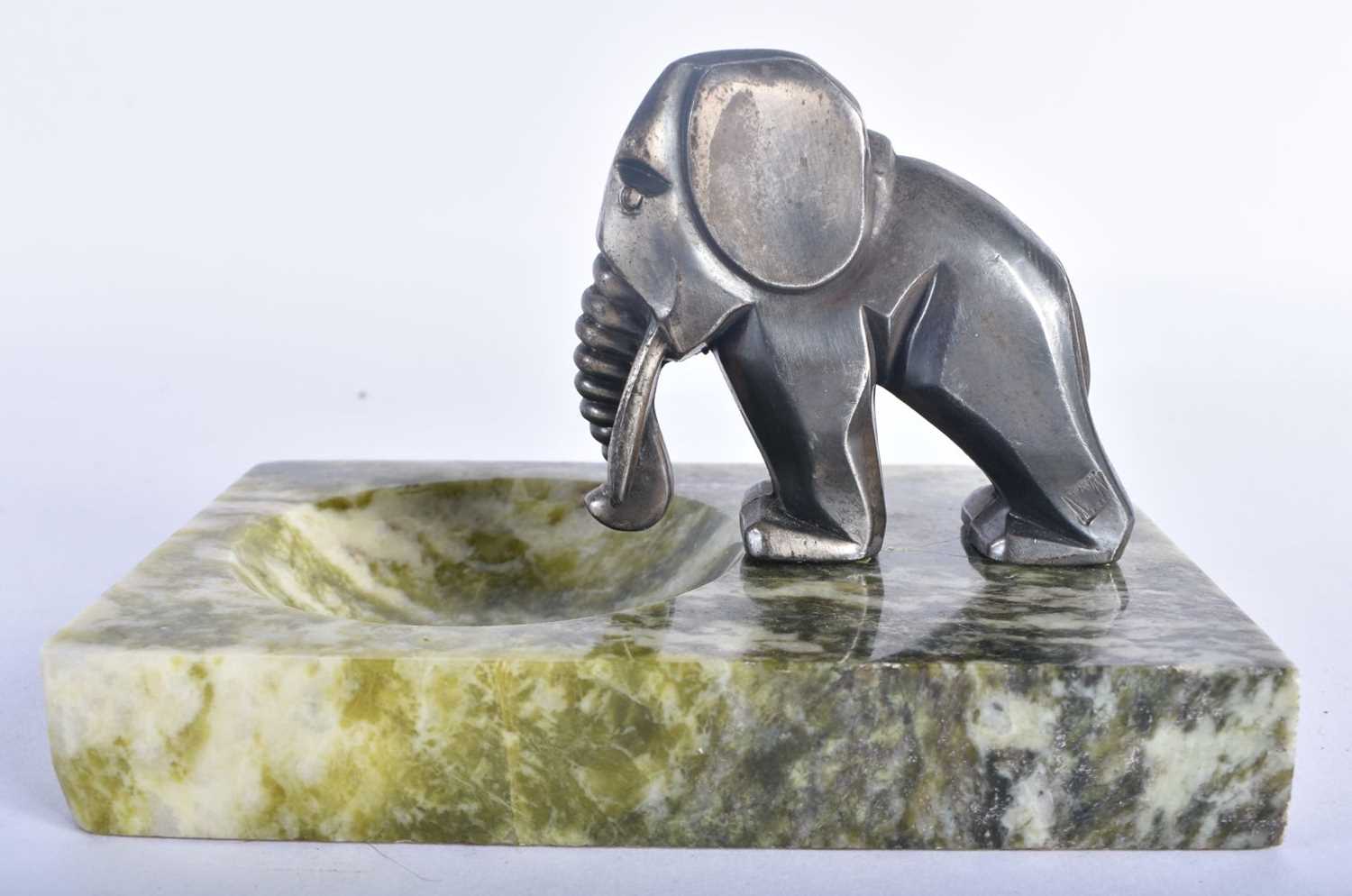 AN ART DECO FRENCH ELEPHANT MARBLE ASHTRAY. 13.5 cm x 10 cm. - Image 3 of 5